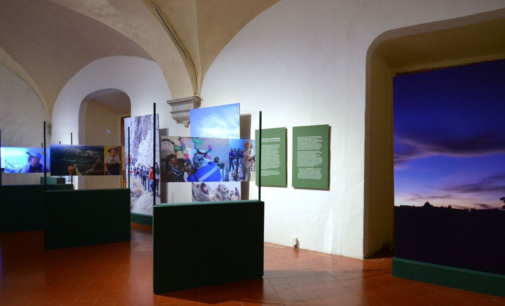 El Museo Regional de Querétaro presenta muestra fotográfica sobre los “escaloneros” de la Peña de Bernal