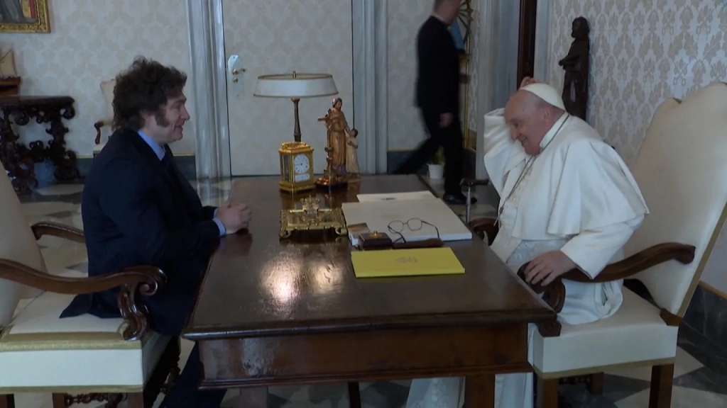 El papa Francisco se reúne con el presidente de Argentina Javier Milei durante más de una hora en el Vaticano