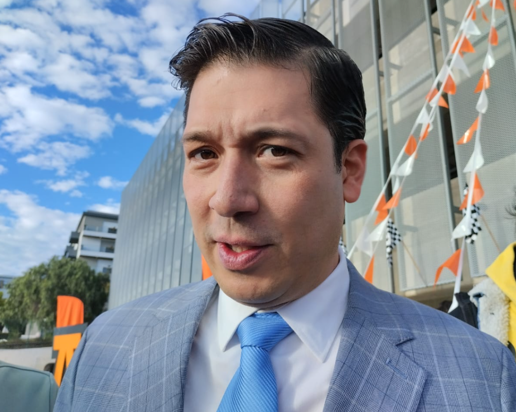 Rodrigo Monsalvo se registra como candidato a la presidencia de El Marqués